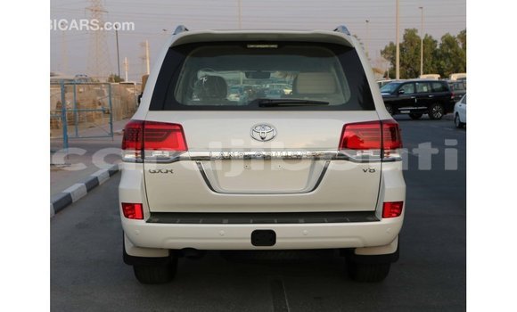 Buy Import Toyota Land Cruiser White Car in Import - Dubai in Ali Sabieh Region Buy Import Toyota Land Cruiser White Car in Import - Dubai in Ali Sabieh Region