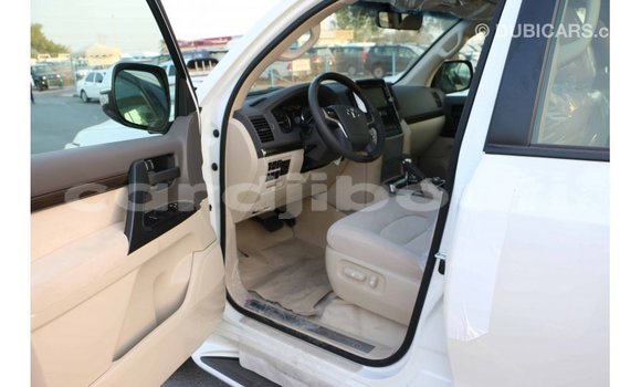 Buy Import Toyota Land Cruiser White Car in Import - Dubai in Ali Sabieh Region Buy Import Toyota Land Cruiser White Car in Import - Dubai in Ali Sabieh Region