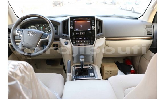 Buy Import Toyota Land Cruiser White Car in Import - Dubai in Ali Sabieh Region Buy Import Toyota Land Cruiser White Car in Import - Dubai in Ali Sabieh Region
