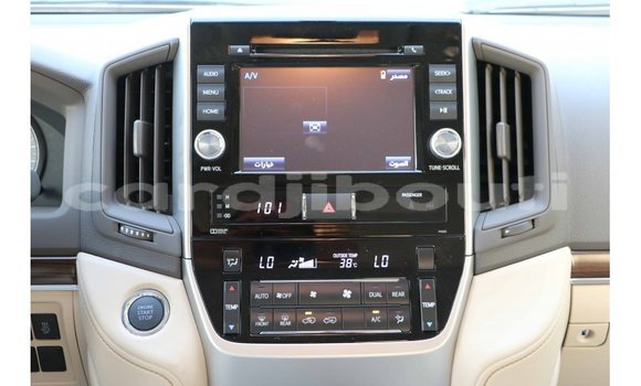 Buy Import Toyota Land Cruiser White Car in Import - Dubai in Ali Sabieh Region Buy Import Toyota Land Cruiser White Car in Import - Dubai in Ali Sabieh Region