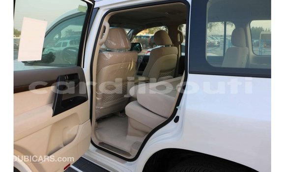 Buy Import Toyota Land Cruiser White Car in Import - Dubai in Ali Sabieh Region Buy Import Toyota Land Cruiser White Car in Import - Dubai in Ali Sabieh Region