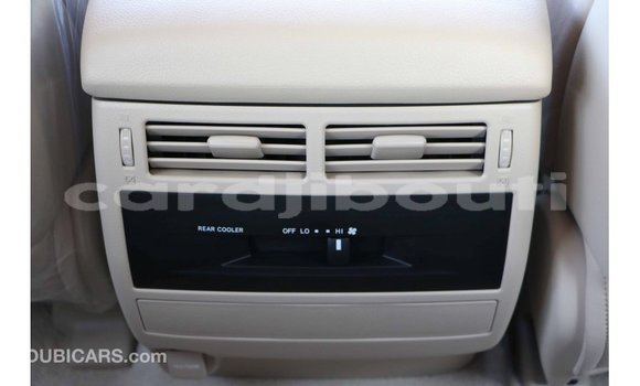 Buy Import Toyota Land Cruiser White Car in Import - Dubai in Ali Sabieh Region Buy Import Toyota Land Cruiser White Car in Import - Dubai in Ali Sabieh Region