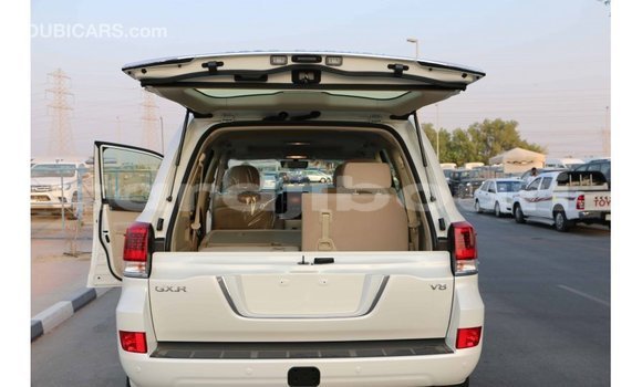 Buy Import Toyota Land Cruiser White Car in Import - Dubai in Ali Sabieh Region Buy Import Toyota Land Cruiser White Car in Import - Dubai in Ali Sabieh Region