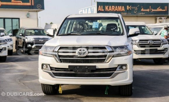 Acheter Import Voiture Toyota Land Cruiser Blanc à Import - Dubai, Ali Sabieh Region Acheter Import Voiture Toyota Land Cruiser Blanc à Import - Dubai, Ali Sabieh Region