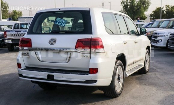 Acheter Import Voiture Toyota Land Cruiser Blanc à Import - Dubai, Ali Sabieh Region Acheter Import Voiture Toyota Land Cruiser Blanc à Import - Dubai, Ali Sabieh Region