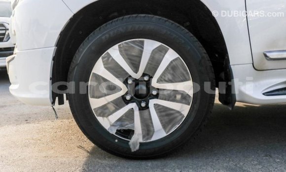 Acheter Import Voiture Toyota Land Cruiser Blanc à Import - Dubai, Ali Sabieh Region Acheter Import Voiture Toyota Land Cruiser Blanc à Import - Dubai, Ali Sabieh Region