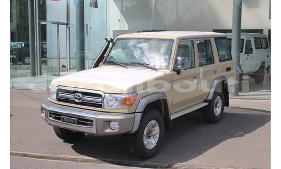 Acheter Import Voiture Toyota Land Cruiser Beige à Import - Dubai, Ali Sabieh Region Acheter Import Voiture Toyota Land Cruiser Beige à Import - Dubai, Ali Sabieh Region