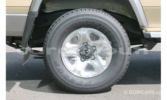 Acheter Import Voiture Toyota Land Cruiser Beige à Import - Dubai, Ali Sabieh Region Acheter Import Voiture Toyota Land Cruiser Beige à Import - Dubai, Ali Sabieh Region