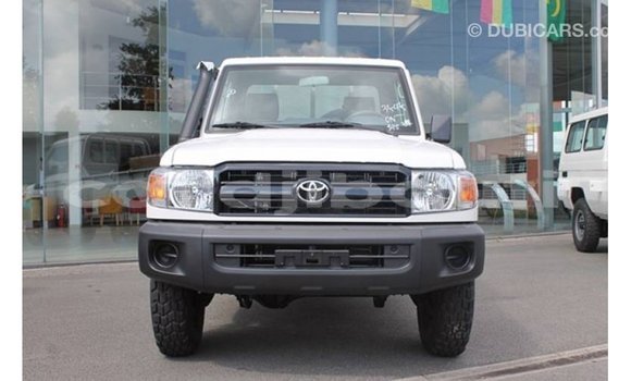 Buy Import Toyota Land Cruiser White Car in Import - Dubai in Ali Sabieh Region Buy Import Toyota Land Cruiser White Car in Import - Dubai in Ali Sabieh Region