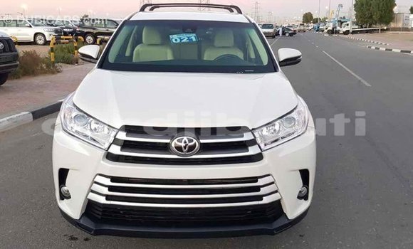 Buy Import Toyota Highlander White Car in Import - Dubai in Ali Sabieh Region Buy Import Toyota Highlander White Car in Import - Dubai in Ali Sabieh Region