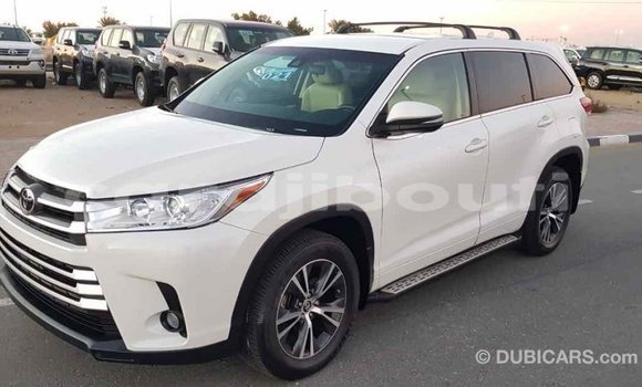 Buy Import Toyota Highlander White Car in Import - Dubai in Ali Sabieh Region Buy Import Toyota Highlander White Car in Import - Dubai in Ali Sabieh Region
