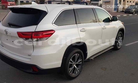 Buy Import Toyota Highlander White Car in Import - Dubai in Ali Sabieh Region Buy Import Toyota Highlander White Car in Import - Dubai in Ali Sabieh Region