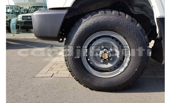 Buy Import Toyota Land Cruiser White Car in Import - Dubai in Ali Sabieh Region Buy Import Toyota Land Cruiser White Car in Import - Dubai in Ali Sabieh Region