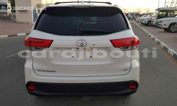 Buy Import Toyota Highlander White Car in Import - Dubai in Ali Sabieh Region Buy Import Toyota Highlander White Car in Import - Dubai in Ali Sabieh Region