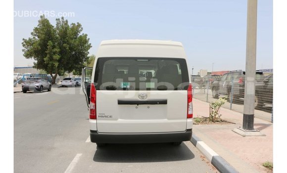 Buy Import Toyota Hiace White Car in Import - Dubai in Ali Sabieh Region Buy Import Toyota Hiace White Car in Import - Dubai in Ali Sabieh Region
