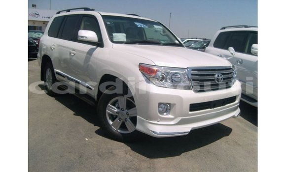 Acheter Import Voiture Toyota Land Cruiser Blanc à Import - Dubai, Ali Sabieh Region Acheter Import Voiture Toyota Land Cruiser Blanc à Import - Dubai, Ali Sabieh Region