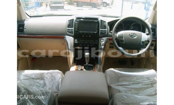 Acheter Import Voiture Toyota Land Cruiser Blanc à Import - Dubai, Ali Sabieh Region Acheter Import Voiture Toyota Land Cruiser Blanc à Import - Dubai, Ali Sabieh Region