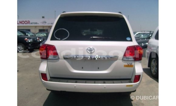Acheter Import Voiture Toyota Land Cruiser Blanc à Import - Dubai, Ali Sabieh Region Acheter Import Voiture Toyota Land Cruiser Blanc à Import - Dubai, Ali Sabieh Region