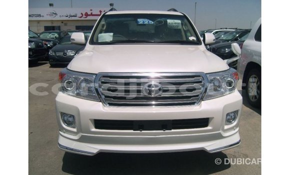 Acheter Import Voiture Toyota Land Cruiser Blanc à Import - Dubai, Ali Sabieh Region Acheter Import Voiture Toyota Land Cruiser Blanc à Import - Dubai, Ali Sabieh Region