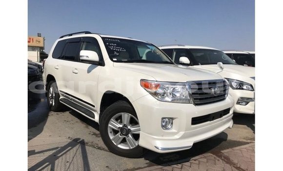 Acheter Import Voiture Toyota Land Cruiser Blanc à Import - Dubai, Ali Sabieh Region Acheter Import Voiture Toyota Land Cruiser Blanc à Import - Dubai, Ali Sabieh Region