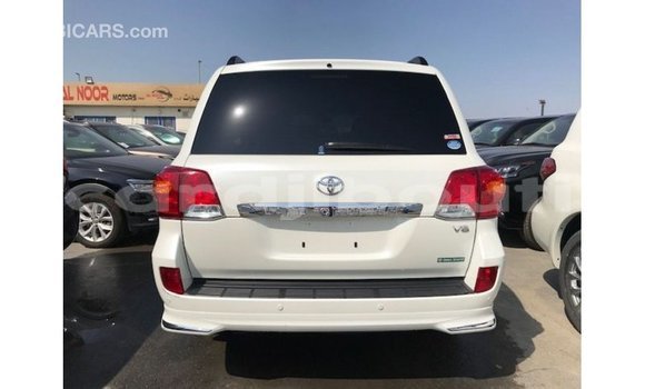 Acheter Import Voiture Toyota Land Cruiser Blanc à Import - Dubai, Ali Sabieh Region Acheter Import Voiture Toyota Land Cruiser Blanc à Import - Dubai, Ali Sabieh Region