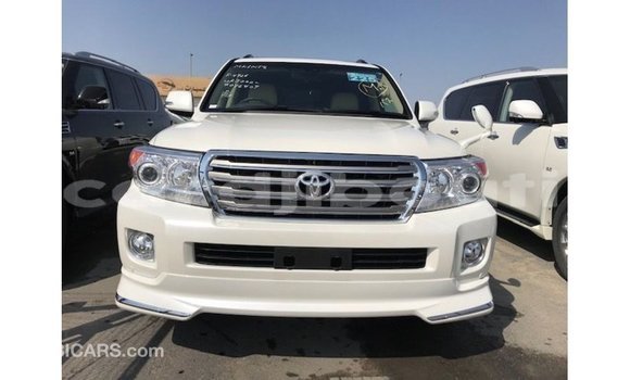 Acheter Import Voiture Toyota Land Cruiser Blanc à Import - Dubai, Ali Sabieh Region Acheter Import Voiture Toyota Land Cruiser Blanc à Import - Dubai, Ali Sabieh Region