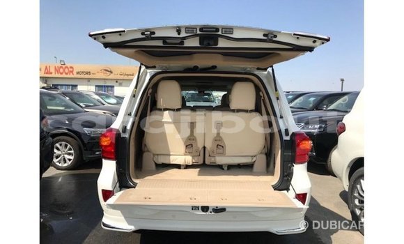 Acheter Import Voiture Toyota Land Cruiser Blanc à Import - Dubai, Ali Sabieh Region Acheter Import Voiture Toyota Land Cruiser Blanc à Import - Dubai, Ali Sabieh Region