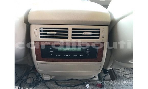Acheter Import Voiture Toyota Land Cruiser Blanc à Import - Dubai, Ali Sabieh Region Acheter Import Voiture Toyota Land Cruiser Blanc à Import - Dubai, Ali Sabieh Region