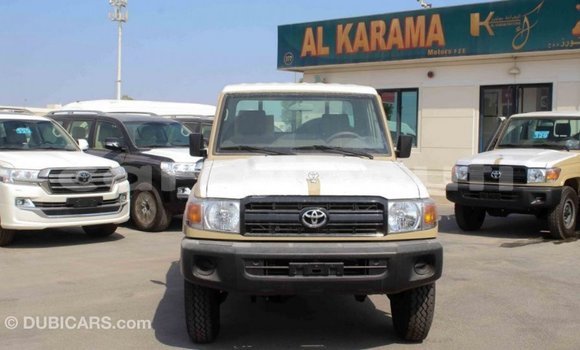 Acheter Import Voiture Toyota Land Cruiser Beige à Import - Dubai, Ali Sabieh Region Acheter Import Voiture Toyota Land Cruiser Beige à Import - Dubai, Ali Sabieh Region