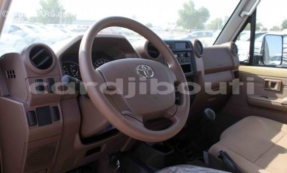 Acheter Import Voiture Toyota Land Cruiser Beige à Import - Dubai, Ali Sabieh Region Acheter Import Voiture Toyota Land Cruiser Beige à Import - Dubai, Ali Sabieh Region
