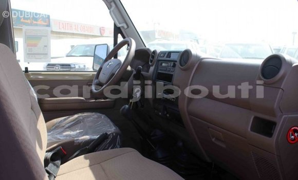 Acheter Import Voiture Toyota Land Cruiser Beige à Import - Dubai, Ali Sabieh Region Acheter Import Voiture Toyota Land Cruiser Beige à Import - Dubai, Ali Sabieh Region