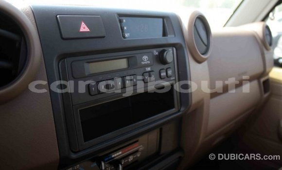 Acheter Import Voiture Toyota Land Cruiser Beige à Import - Dubai, Ali Sabieh Region Acheter Import Voiture Toyota Land Cruiser Beige à Import - Dubai, Ali Sabieh Region