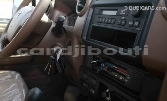 Acheter Import Voiture Toyota Land Cruiser Beige à Import - Dubai, Ali Sabieh Region Acheter Import Voiture Toyota Land Cruiser Beige à Import - Dubai, Ali Sabieh Region