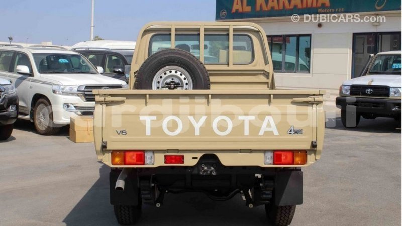 Big with watermark toyota land cruiser ali sabieh region import dubai 2522