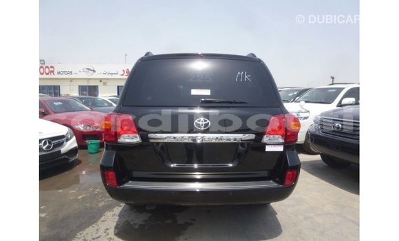 Acheter Import Voiture Toyota Land Cruiser Noir à Import - Dubai, Ali Sabieh Region Acheter Import Voiture Toyota Land Cruiser Noir à Import - Dubai, Ali Sabieh Region