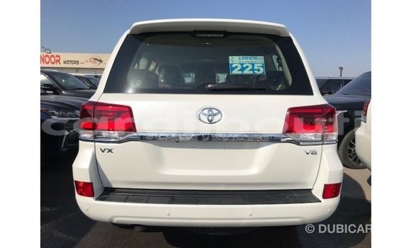 Acheter Import Voiture Toyota Land Cruiser Blanc à Import - Dubai, Ali Sabieh Region Acheter Import Voiture Toyota Land Cruiser Blanc à Import - Dubai, Ali Sabieh Region