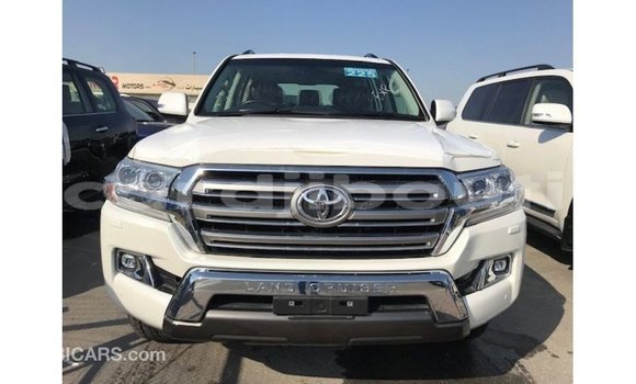 Acheter Import Voiture Toyota Land Cruiser Blanc à Import - Dubai, Ali Sabieh Region Acheter Import Voiture Toyota Land Cruiser Blanc à Import - Dubai, Ali Sabieh Region