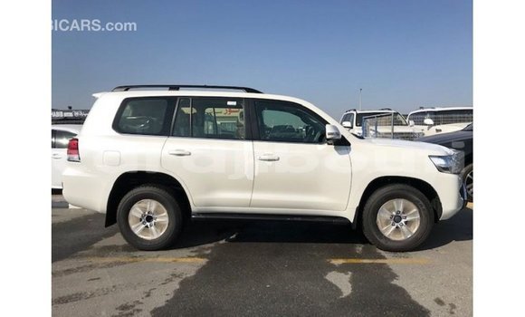 Acheter Import Voiture Toyota Land Cruiser Blanc à Import - Dubai, Ali Sabieh Region Acheter Import Voiture Toyota Land Cruiser Blanc à Import - Dubai, Ali Sabieh Region