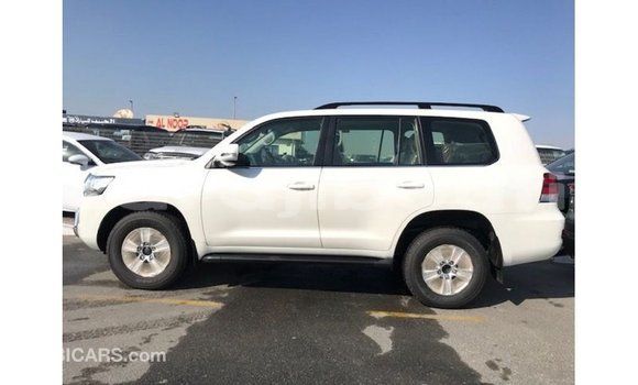 Acheter Import Voiture Toyota Land Cruiser Blanc à Import - Dubai, Ali Sabieh Region Acheter Import Voiture Toyota Land Cruiser Blanc à Import - Dubai, Ali Sabieh Region