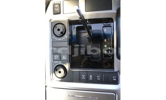 Acheter Import Voiture Toyota Land Cruiser Blanc à Import - Dubai, Ali Sabieh Region Acheter Import Voiture Toyota Land Cruiser Blanc à Import - Dubai, Ali Sabieh Region