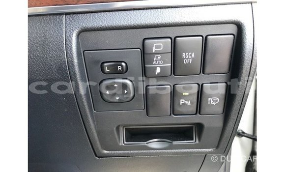 Acheter Import Voiture Toyota Land Cruiser Blanc à Import - Dubai, Ali Sabieh Region Acheter Import Voiture Toyota Land Cruiser Blanc à Import - Dubai, Ali Sabieh Region