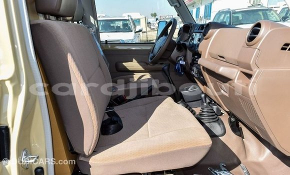Acheter Import Voiture Toyota Land Cruiser Beige à Import - Dubai, Ali Sabieh Region Acheter Import Voiture Toyota Land Cruiser Beige à Import - Dubai, Ali Sabieh Region