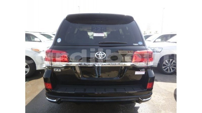 Big with watermark toyota land cruiser ali sabieh region import dubai 2534