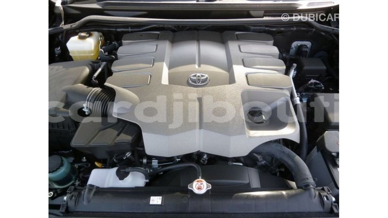 Big with watermark toyota land cruiser ali sabieh region import dubai 2534