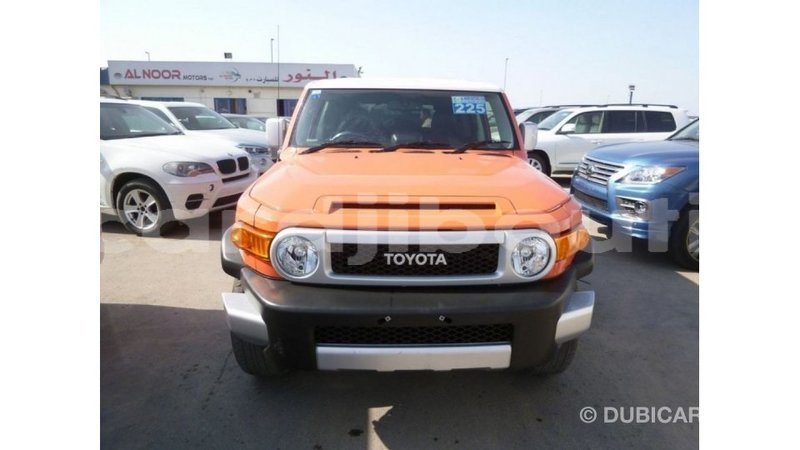 Big with watermark toyota fj cruiser ali sabieh region import dubai 2538