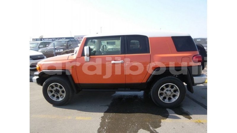 Big with watermark toyota fj cruiser ali sabieh region import dubai 2538