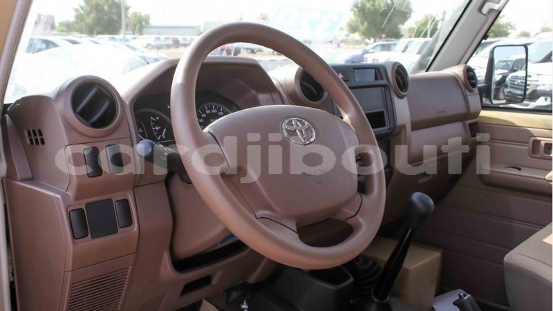 Big with watermark toyota land cruiser ali sabieh region import dubai 2546
