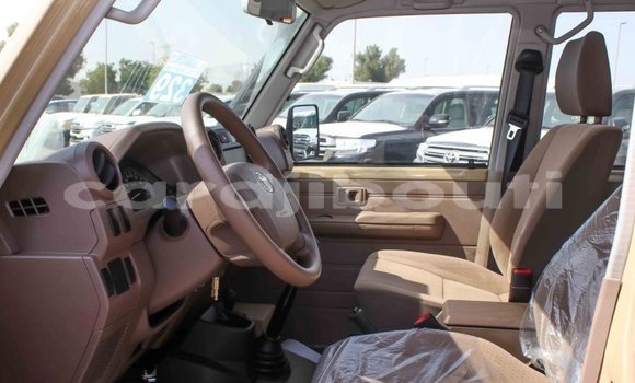 Acheter Import Voiture Toyota Land Cruiser Beige à Import - Dubai, Ali Sabieh Region Acheter Import Voiture Toyota Land Cruiser Beige à Import - Dubai, Ali Sabieh Region