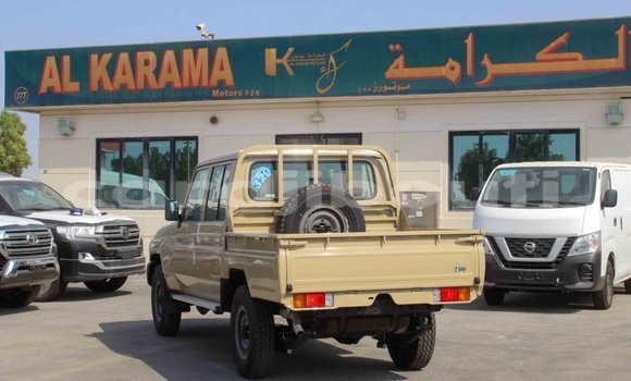 Acheter Import Voiture Toyota Land Cruiser Beige à Import - Dubai, Ali Sabieh Region Acheter Import Voiture Toyota Land Cruiser Beige à Import - Dubai, Ali Sabieh Region