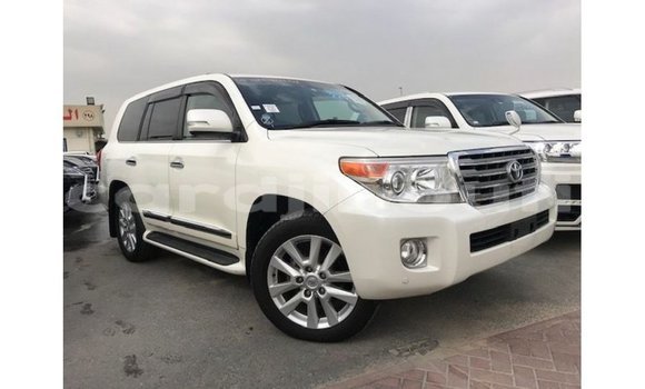 Acheter Import Voiture Toyota Land Cruiser Blanc à Import - Dubai, Ali Sabieh Region Acheter Import Voiture Toyota Land Cruiser Blanc à Import - Dubai, Ali Sabieh Region